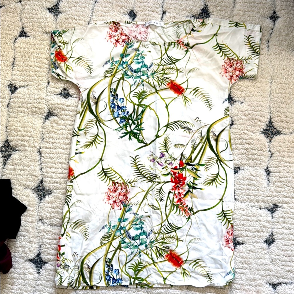 Amour Vert Floral short sleeve mid dress